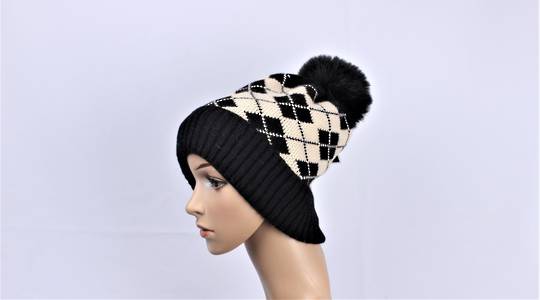 Head Start jacquard beanie in soft cashmere for warmth and comfort black STYLE : HS/4941BLK